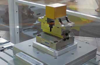 Pneumatischer Zentrischspanner PZS2 120-60 in Automationszelle